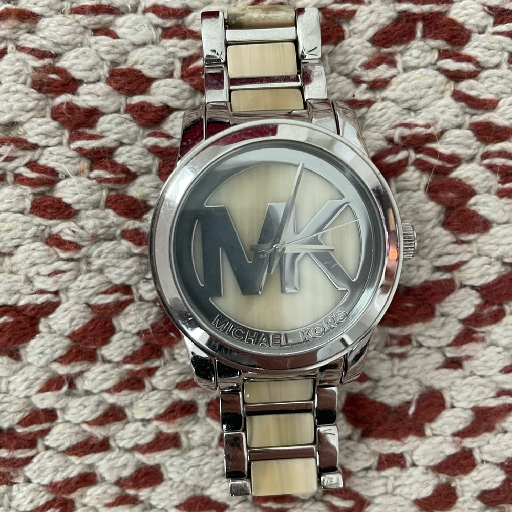 Michael Kors, silver eggshell watch